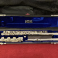 Haynes flute model Q3 with 14K riser