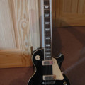 Black Gibson Les Paul Deluxe