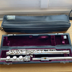 Yamaha silver flute and Fauli headjoint / Flûte Yamaha en argent et tête Faulisi,