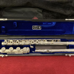 Haynes flute model Q3 with 14K riser,